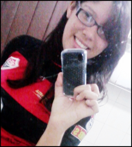 Timida,Chata e Bipolar ! E uma eterna fã do ICHIVIS ! 
Quer maiis ?  U__U 2Bgs ;*