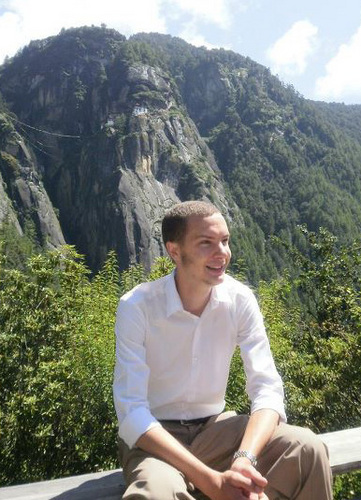 MacFrazz's profile picture. Teacher. Vegetarian. Mostly tweeting about #BHAFC and teaching gubbins. I LOVE Twin Peaks.