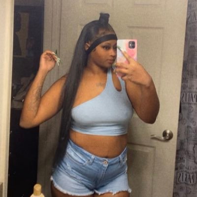 Heyyyyy ✌🏽 I’m Monique Real Cool Funny individual mommy of 3 👩🏽‍🍼👩‍👧‍👦 Sagittarius ♐️ 21 years old 💞 🅿️ shit only ,