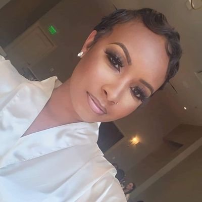 rheacamille_'s profile picture. A censored compilation of the thoughts that float through my head