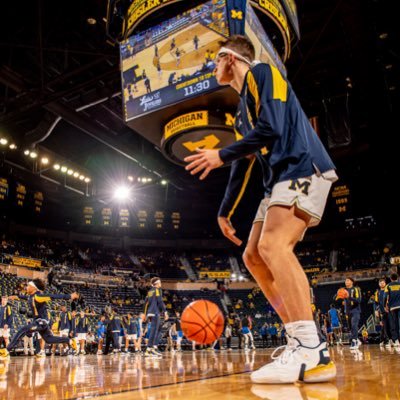 ☮️❤️➕ | Michigan Mens Basketball #42 | Insta: tschetterwill