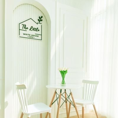 The Little White House Cafe
ถนนพัฒนาการ (ระหว่างซอยพัฒนาการ 84-86)
Tel : 093-293-8385