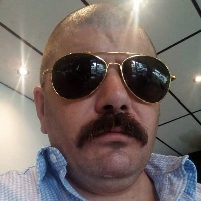 tengo 3 anillos como leo mattioli y canto mirandome al espejo