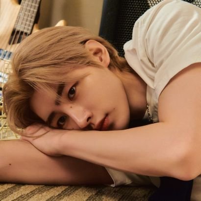 i don't care about the looks, as long as you're park sunghoon from enhypen.