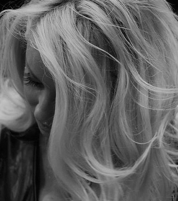 f_me_now's profile picture. fake me

 real emotions