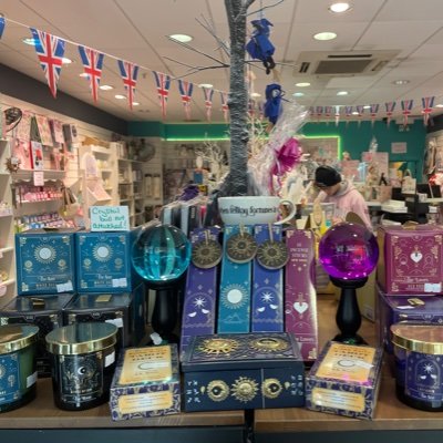 We are Kadoo! A shop with a gift for EVERYBODY! Find us online at https://t.co/TPayq6OpoS or in The Marlowes Centre Hemel Hempstead 🥰