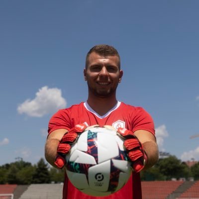 Footballeur professionnel au @fcannecy 🔴⚪️ HATTRICK-management 😎