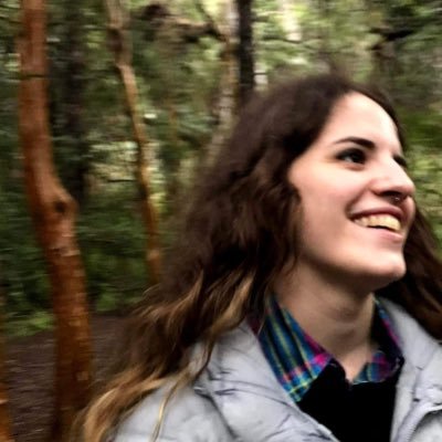 me banearon ahora porque cayó la ficha que había abierto la cuenta antes de cumplir 13. sobre las cartas la mesa.