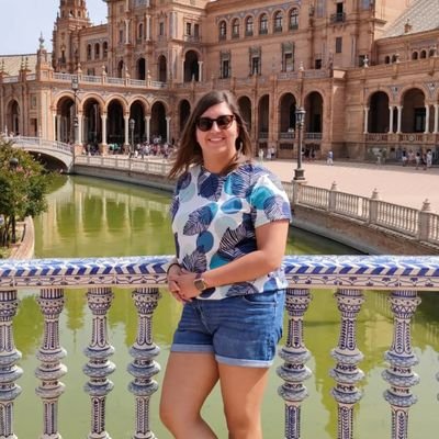 Sé agradecido con quienes te hacen feliz, ellos son los encantadores jardineros que hacen florecer tu alma.
