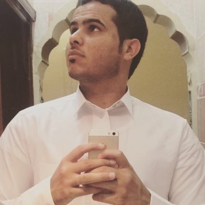 أدخل و أغرّد بـ القصايد عشانك أبيك تسمعني بـ صوت الكتابـهم جيت أداعب بـ المشاعر حنانك جيـتك بقايا حلم مقفـول بابـه 💔