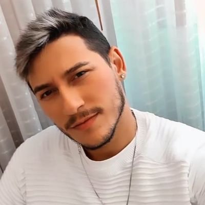 🦄Lgbtq+
🖥Digital nada influencer
🎥 Quase youtuber
❤Treinador de Pokémon
🤖fã de técnologia
🎮Gamer
》Futuro Ex-BBB