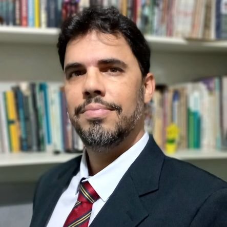 JunnYOW's profile picture. Bacharel em Direito, Licenciado em Letras e Técnico em Informática