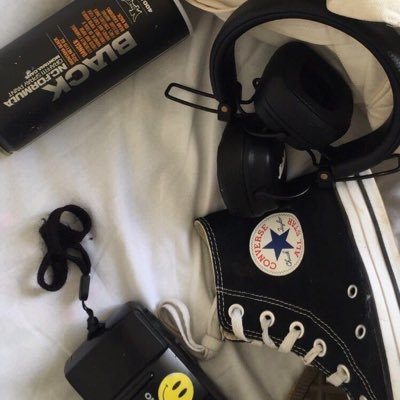 k_getitall's profile picture. put your headphones on but do not use your phone