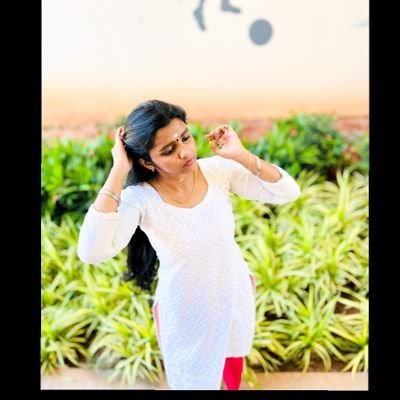 mriduxyz's profile picture. An absurdist with an attraction for the insane.