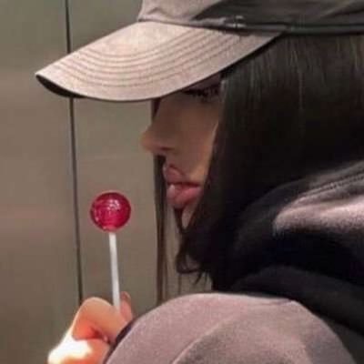 اللهم إني أسألك بالاً مطمئنًا راضيًا و شاكرًا