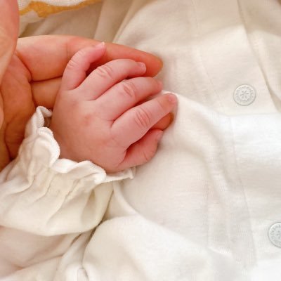 aoyamaa1's profile picture. 関東在住💁🏻‍♀️1987生まれ 2017年結婚💒体外受精2回目の移植で陽性反応🧚‍♀️→稽留流産に。3回目の移植で、再び🧚‍♂️ →初期流産に。 頸管無力症による切迫早産で入院のすえ2022年3月娘誕生🌸 2025年治療再開 移植1❌2❌ 3月移植🧚→繋留流産 7月移植　　副業興味なし