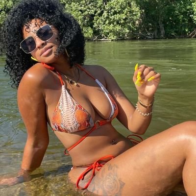 HelenWe01622837's profile picture. Lovely and friendily
Retweet and Follow for a quick follow back
