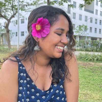 she/her
just a girl walking in moon dust, and stars sprinkled in her hair✨🌙