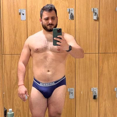 ArgieCub's profile picture. Based in London.