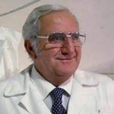 Padre, laziale, R&D manager, 🐧, chitarrista e bassista a tempo perso e, per osmosi ex-matrimoniale, Prof. Dissociato di Gastroenterologia 🧑‍⚕️