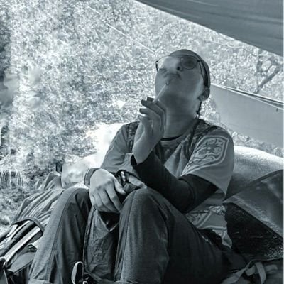 ♊👣Adventurer INTP  
“it's not living that matters, but living rightly  .”