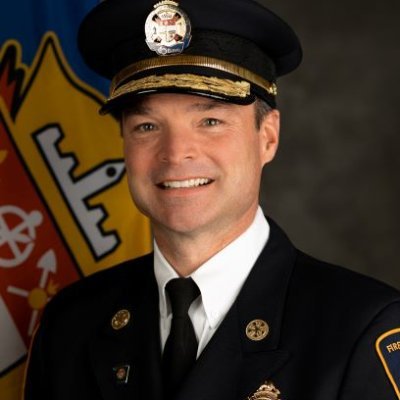Fire Chief of the Ottawa Fire Services | Chef du Service des incendies d’Ottawa | Facebook & Instagram:@OttFireIncendie Twitter:@OttFire/@IncendiesOttawa