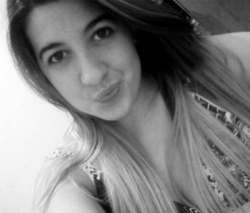 Sou uma pessoa feliz, amo muito a vida ,e delaa souu aprendiz :) ..
http://t.co/QMjdqYx5HW loiraa.. quero um namorado :):)
