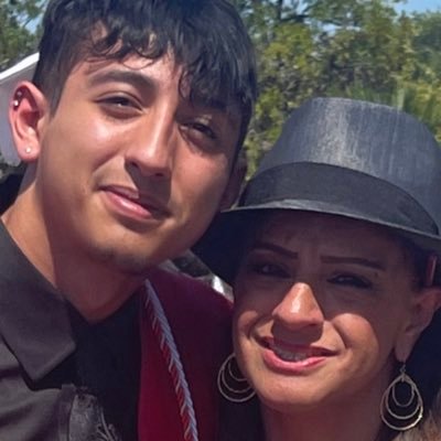 landitporfavorr's profile picture. I’m plain & simple.