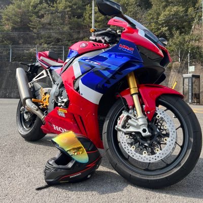 香川住みです。 CBR1000RR-Rとビーノsa26jとシグナスグリファス乗ってます。 無言フォロー失礼します。