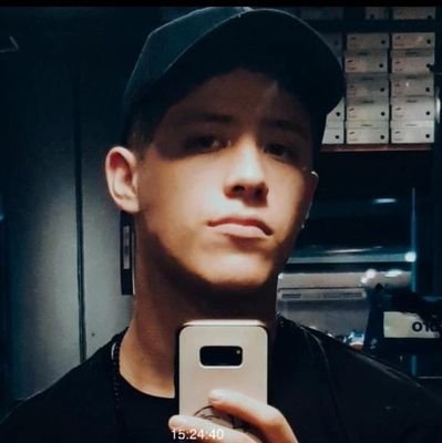 tengo 22- -parezco normal 🦘 -sobrevivir🐧