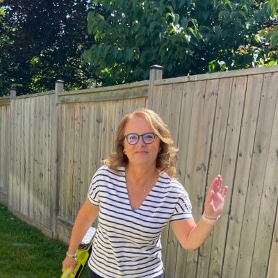 youthhelperYWS's profile picture. Helping people