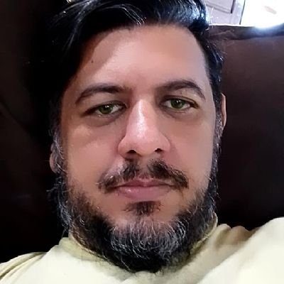 Amigo nas horas mais necessárias pra ajudar e além disso carinhoso.