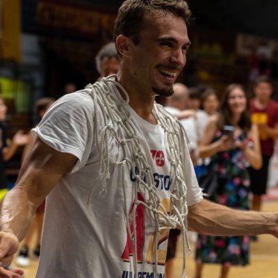 🏀 JuVi Cremona 🏋️‍♀️ Basketball Future Academy 🩳 Makhai Streetwear 🖤 “It’s not the size that matters, it’s the size of your heart that matters.”