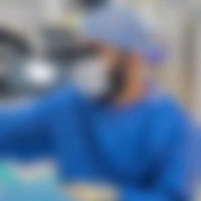 استشاري جراحة القرنية وأمراض سطح العين وجراحات النزول الأبيض