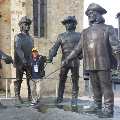 Mi vida, caminando....No soy ni de dchas., izq., ni de centro. Digo lo q https://t.co/7OlnCN744N imagen es d Condom, un pueblo de Francia en el camino de Le Puy-Santia