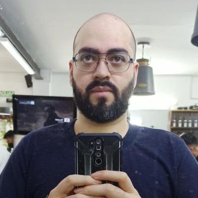 Músico (bajista), Matematico, Programador, Amante del football americano. Amante de Molotov y RHCP!!