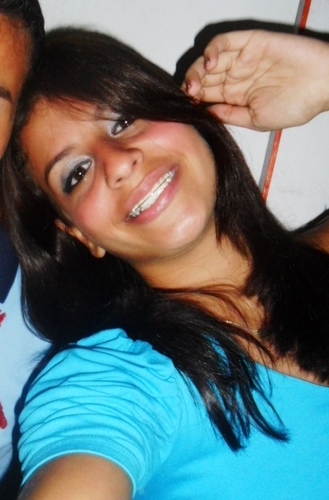 -Virginiana,corinthiana,amiga,sonhadora,MALCRIADA,ousada,legal,Ciumenta, qe saber maais ?? segue ai pow ;)