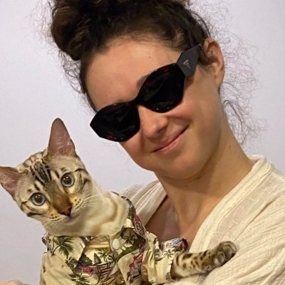 Abducted by aliens in the Sims 3. Hasn’t been seen since.
💻 @TFT Global Social Strategy Lead
🐊 @UF alum
🎮 Riot Anjackson #MEOW