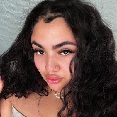 alexaacordova's profile picture. check yourself