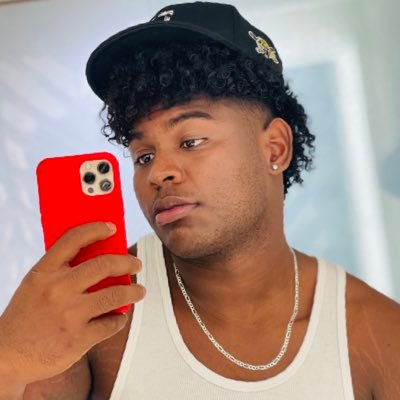 HeironMontalban's profile picture. Eating 🙇🏾