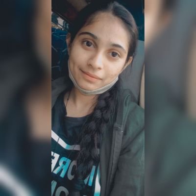 SimranK15332929's profile picture. 