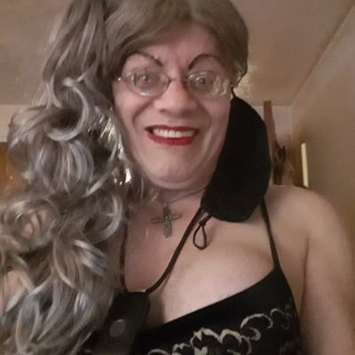 66 year old from Massachusetts who is a happy go lucky home body who loves movies, music, play folk guitar & keyboard, personable!