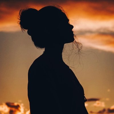 بلند پرواز اما بی بال....
پر از اشتباه...
گوش شنوا....