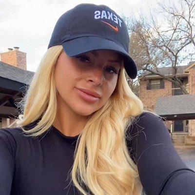 Kimhee27's profile picture. Hello