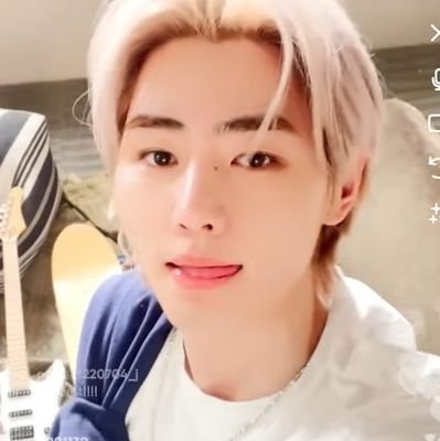 ⌗ 𝗽𝗲𝗻𝗴𝘂 ! フルーツ🥟 sunghoon ✰ there's my 𝗳𝗮𝘃𝗼𝗿𝗶𝘁𝗲 boy in the whole world – ও 07:12 › @ 𝙚𝙣𝙝𝙮𝙥𝙚𝙣 ᶻ 𝘇 𐰁