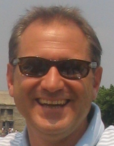 Ancien Président du groupe Mastodonte, qui regroupe les marques, Toutacoup.ca, Cabestan-canada.ca, LeMagasineur.ca, wannawin.ca, Kadogagnant.ca et skooiz.