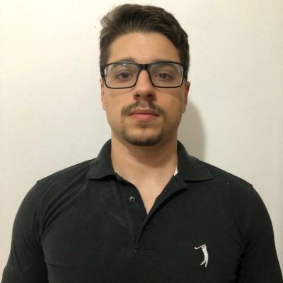 Graduado em Lic. Física. Ativista político apoiado nos ideais liberais. Entusiasta do terceiro setor e apaixonado por Nova Friburgo.