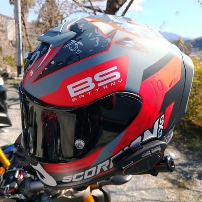 スーツ&サングラス姿がエージェント・スミスな元走り屋&元IT系商売人。何故か今は自転車が生業に…魔改造、それは浪漫。 愛機はMT-09SP(YAMAHA:RN87J)/Vitz RS G's(TOYOTA:NCP131)/RIDE 200DISC 105改 (MERIDA)