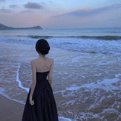 Ella76A's profile picture. Art | History | #Invest #Finance
You have to get lost before you find yourself