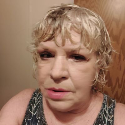 Georgia born. Retired from legal field #Resister #StrongerTogether Been clean over 4 years love flowers and Jesus. ✝♥️🙏🌊 Prayer warrior No DMs for real